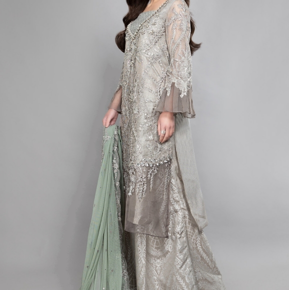 ❌️SOLD❌️ Maria b wedding edition silver grey suit - Picture 3 of 12